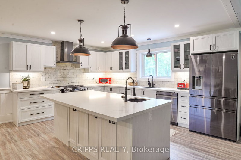 1068 Xavier St, Gravenhurst, P0E 1G0 | Image 2