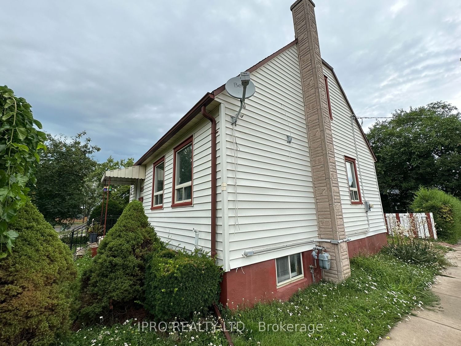 Listing Image 3