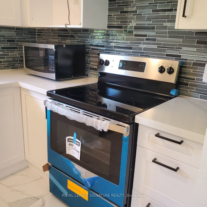 Upper - 406 Tamarack Dr, Waterloo, N2L 4G6 | Image 2