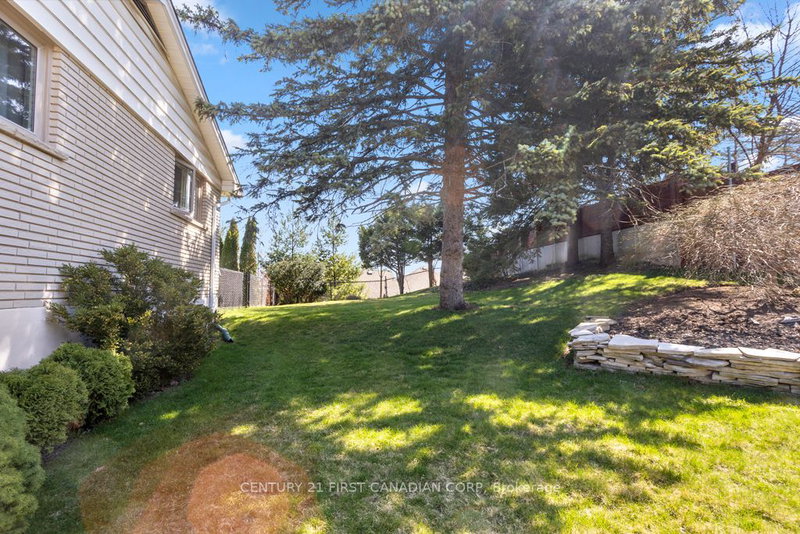 688 Westmount Hills Dr E, London, N6K 1B2 | Image 2