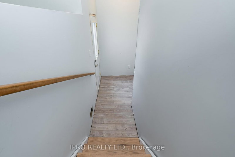 Main - 24 Chilton Dr, Hamilton, L8J 1M2 | Image 3