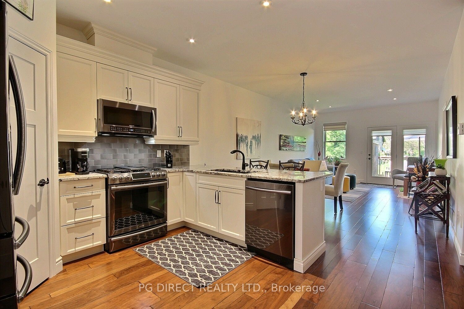 Listing photo 2