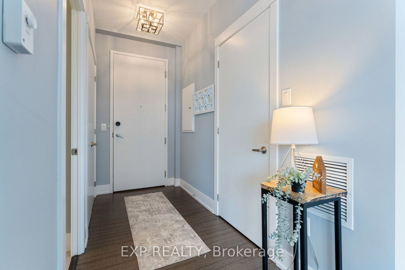 610 - 112 Benton St, Kitchener, N2H 3H6 | Image 2