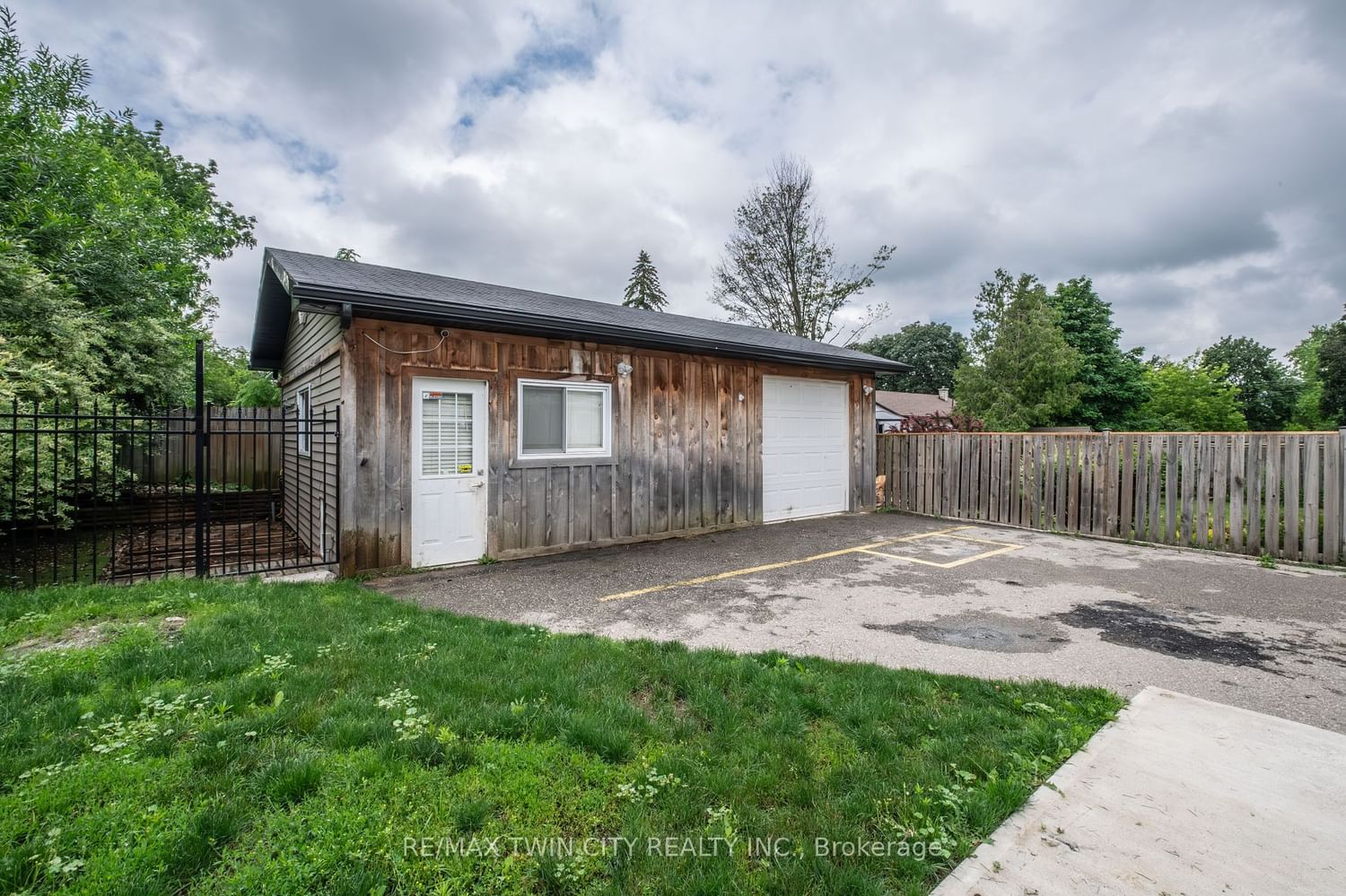Listing Image 7