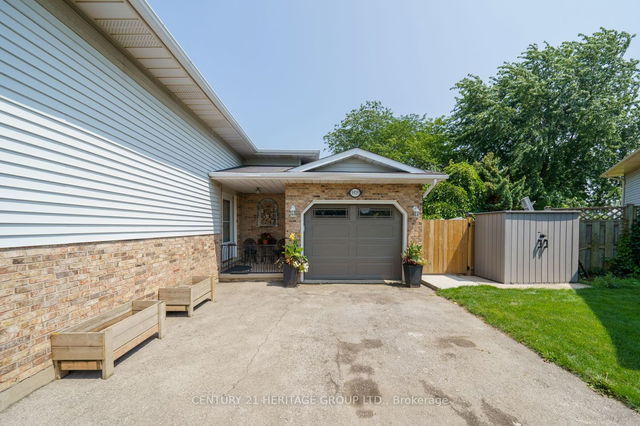 3929 Vineyard Crescent