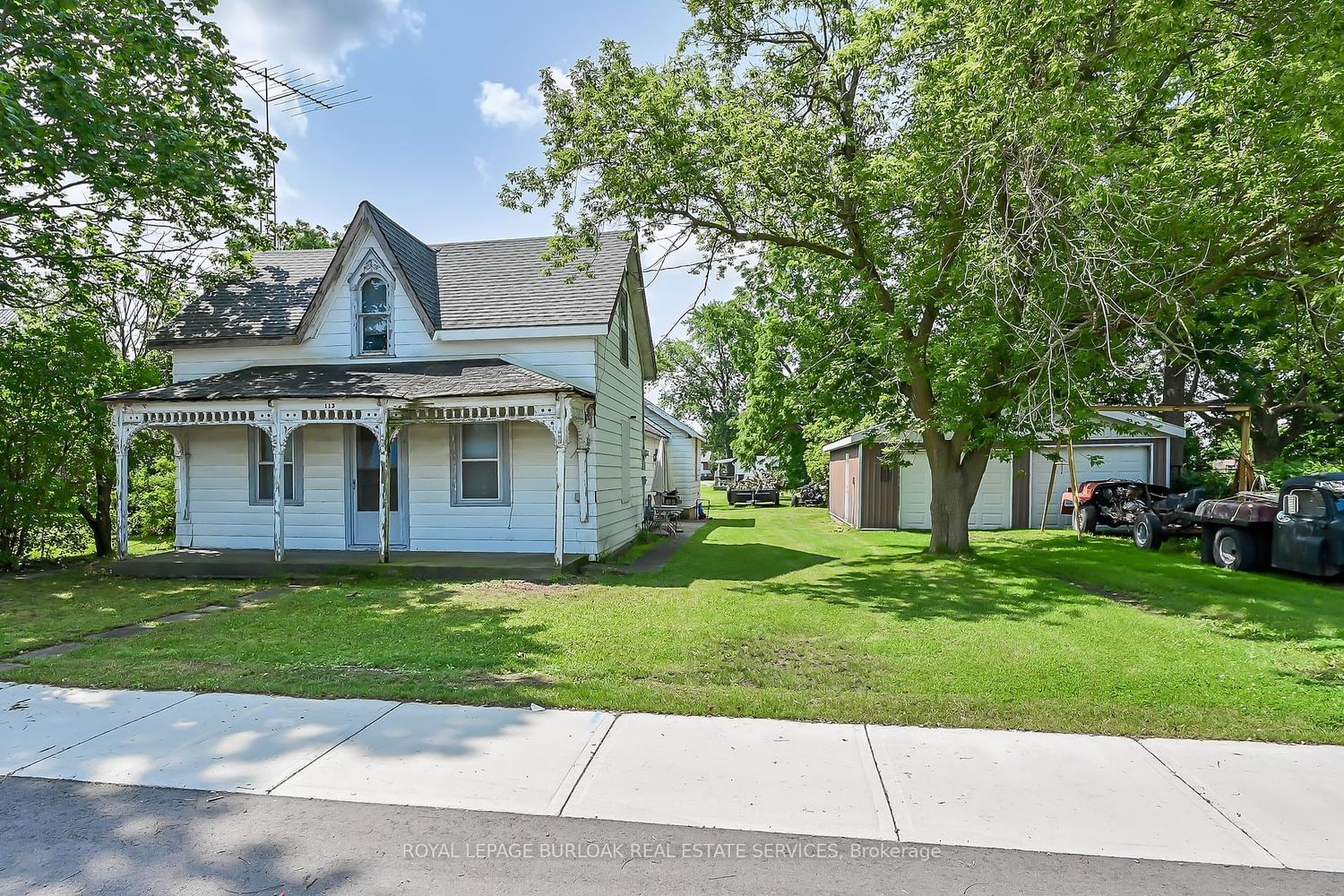 Listing photo 2