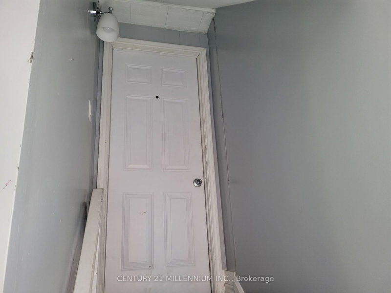 Upper - 221 Hellems Ave, Welland, L3B 3B6 | Image 3