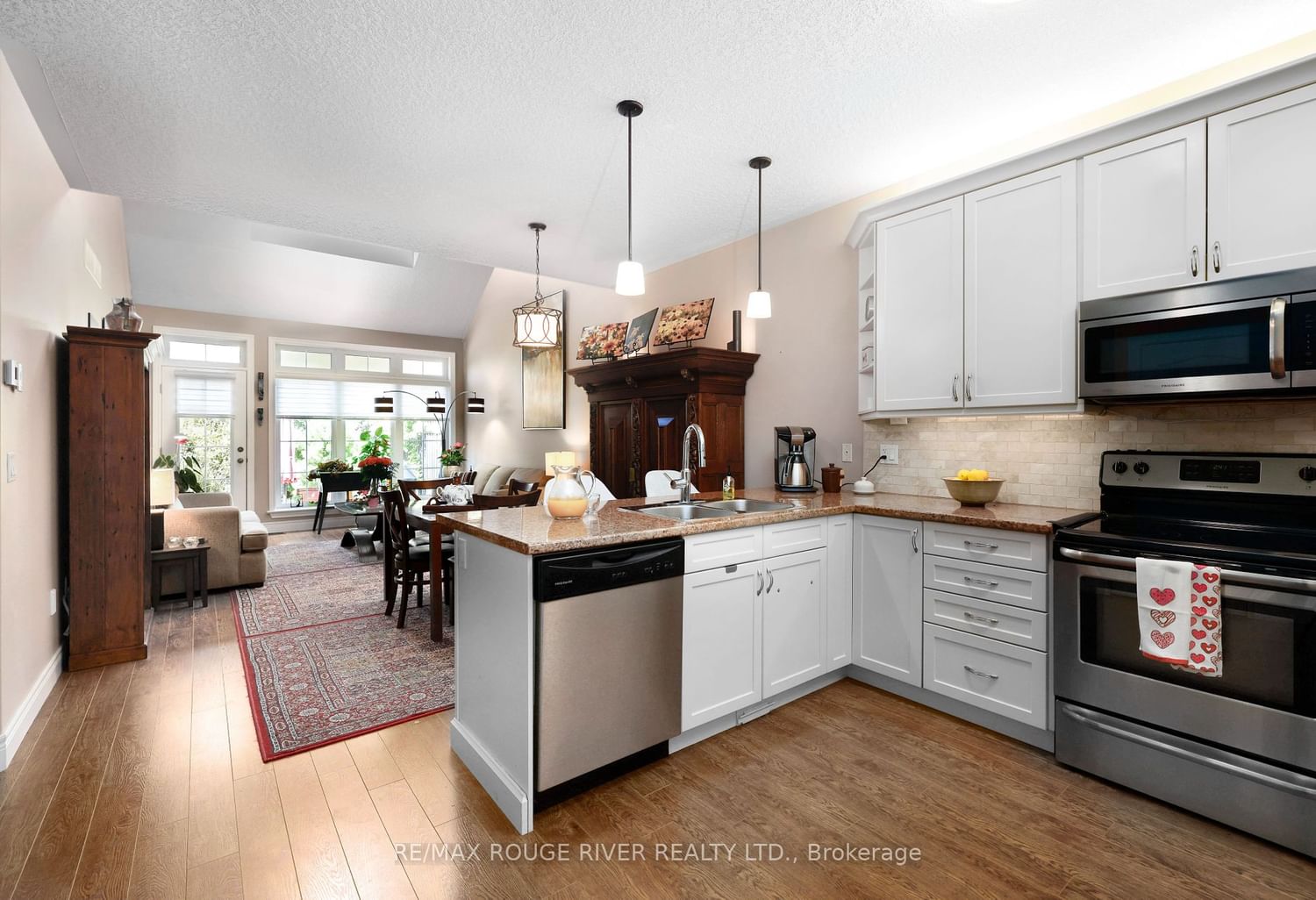 Listing Image 7