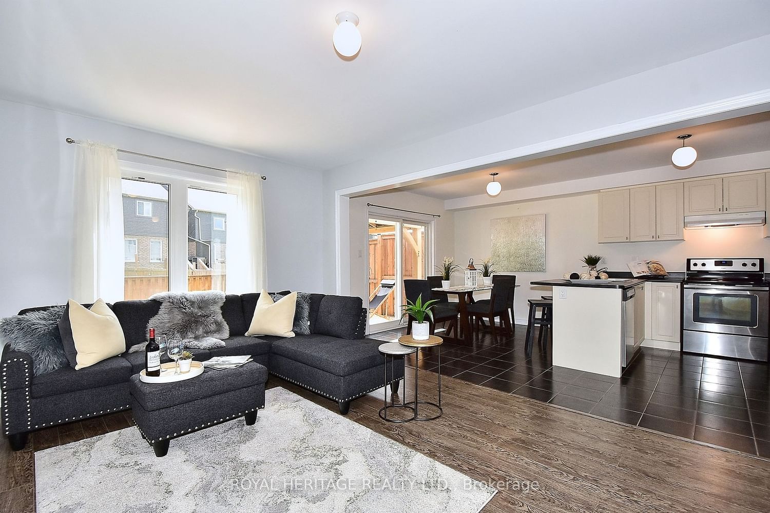 Listing Image 12
