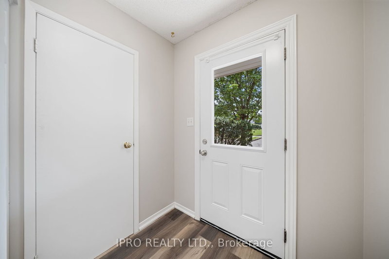 18 - 125 Sekura Cres, Cambridge, N1R 8B4 | Image 2