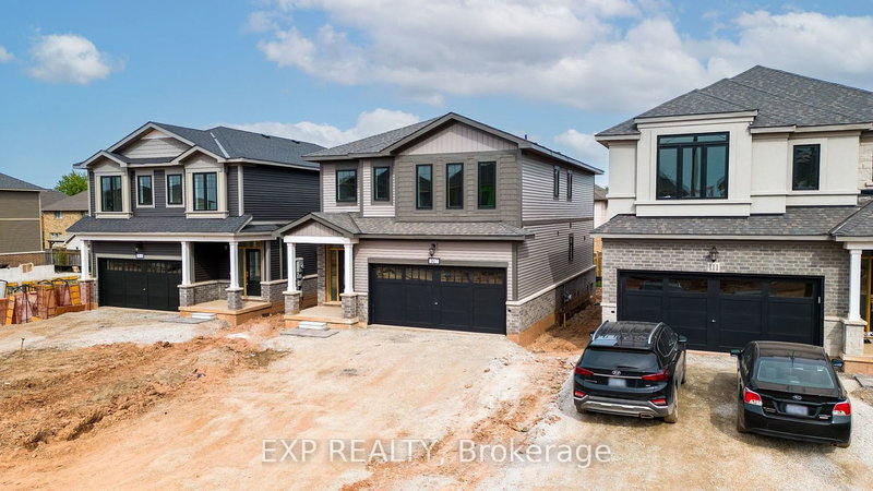 107 Starfire Cres, Hamilton, L8E 5G9 | Image 2