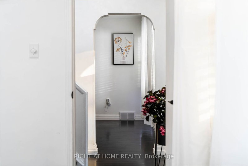 105 Glenridge Ave, St. Catharines, L2R 4X5 | Image 2