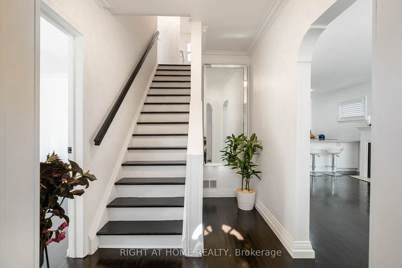 105 Glenridge Ave, St. Catharines, L2R 4X5 | Image 3