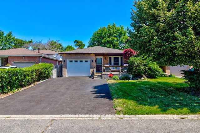 32 SANDRA Crescent
