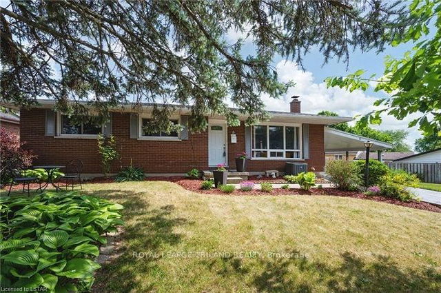6 GENEVIVE Crescent
