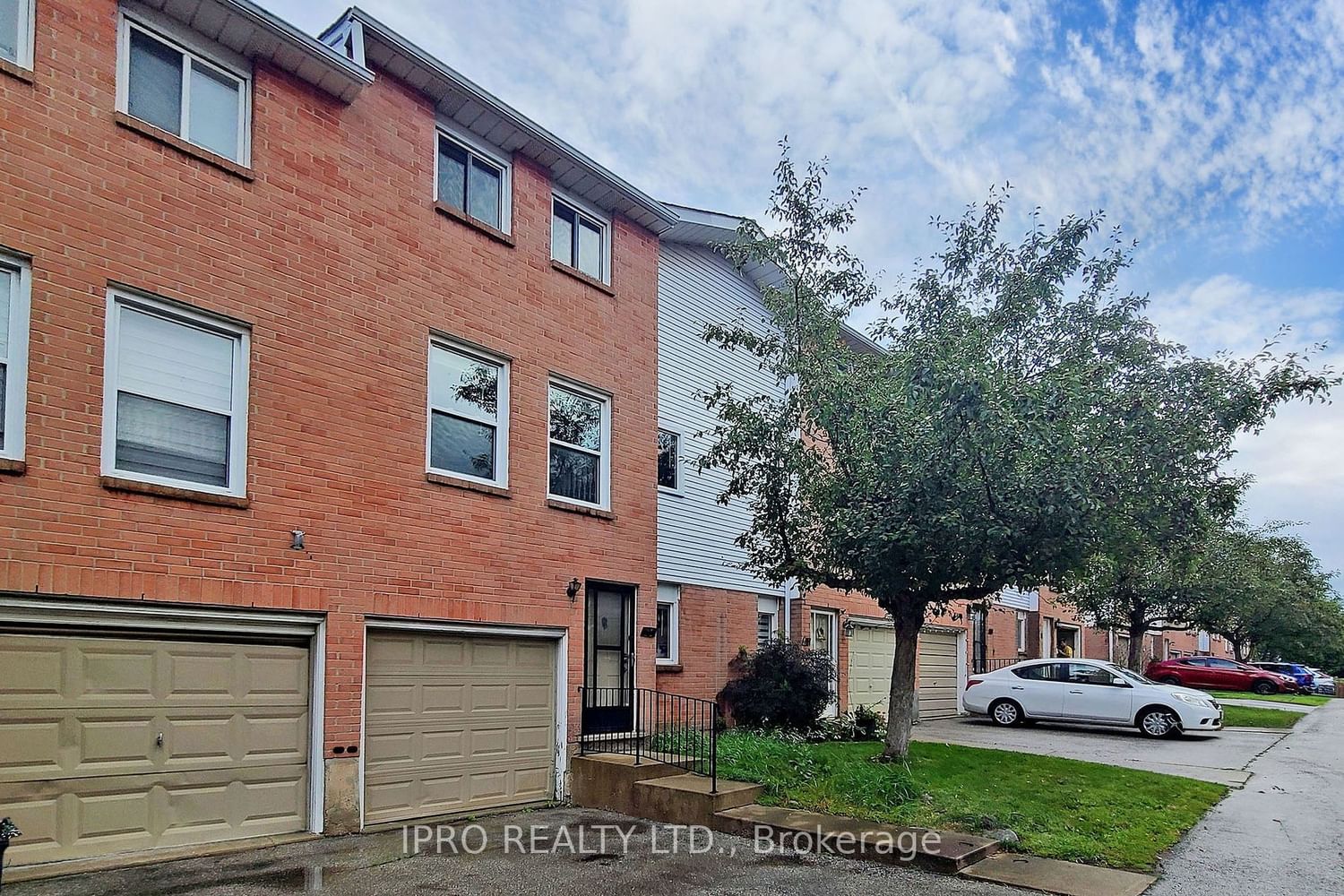 Townhouse sold at 3-1255 Upper Gage Avenue, Hamilton, Randall, L8W 3C7 - MLS: X6741270