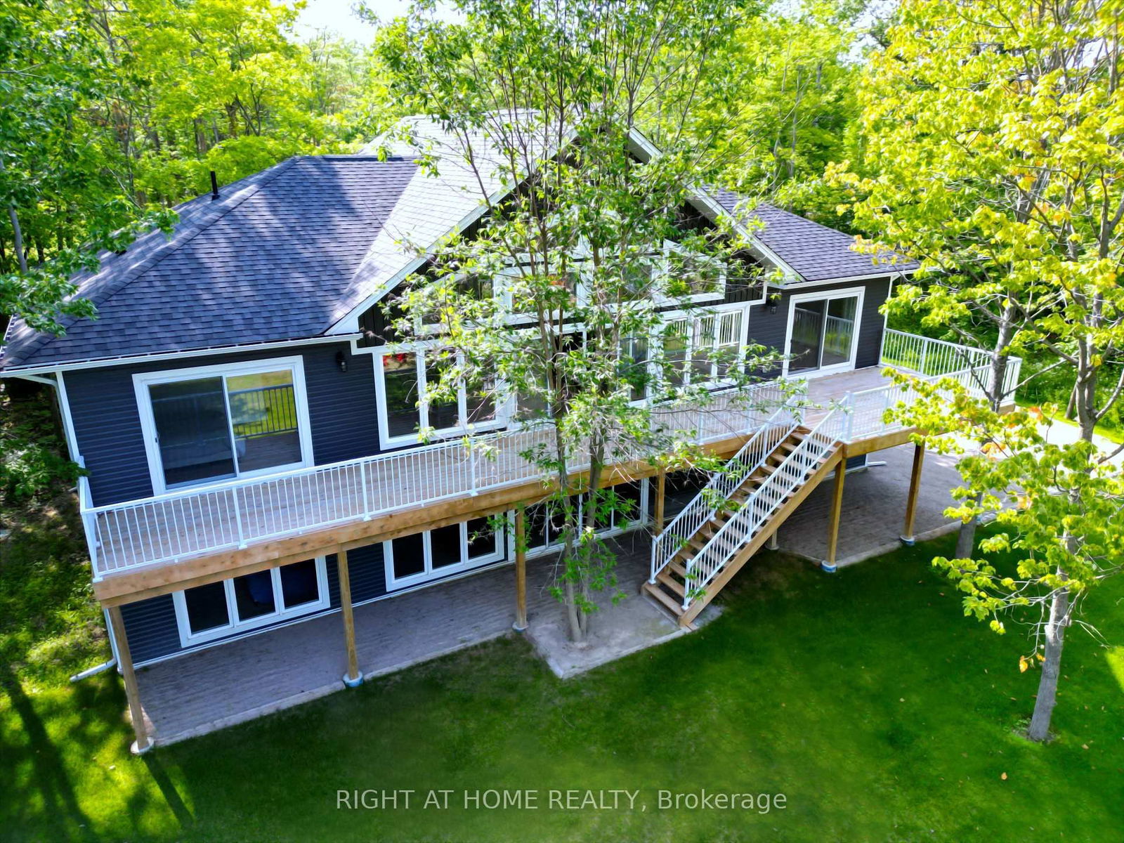 Detached House sold at 187 Lakeview Drive, Georgian Bay, Baxter, L0K 1S0 - MLS: X6748618