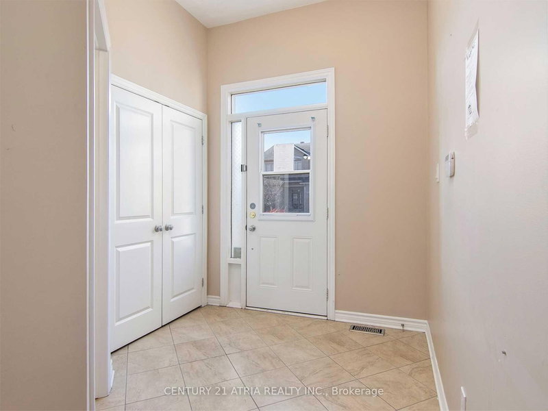 112 Whispering Winds Way, Ottawa, K1W 0B7 | Image 2