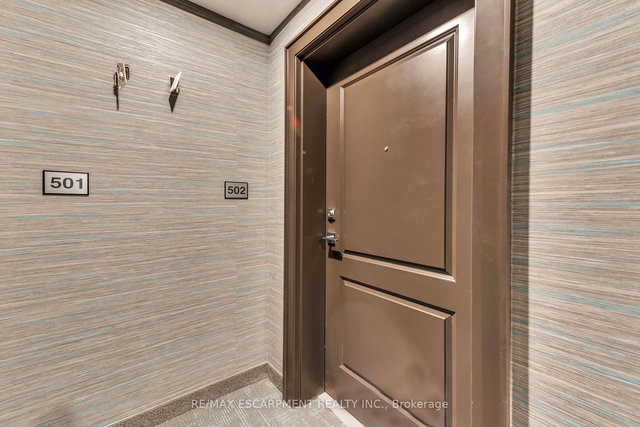 502 - 460 DUNDAS Street E