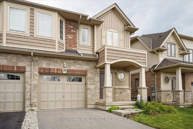 35 Dunrobin Lane