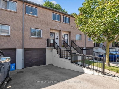 Townhouse sold at 36-250 Magnolia Drive, Hamilton, Ontario, L9C 6M3 - Fessenden - MLS: X6766496