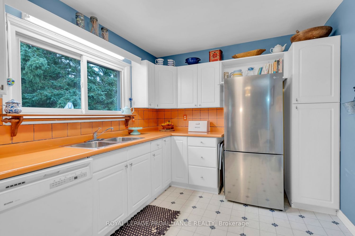Listing Image 11