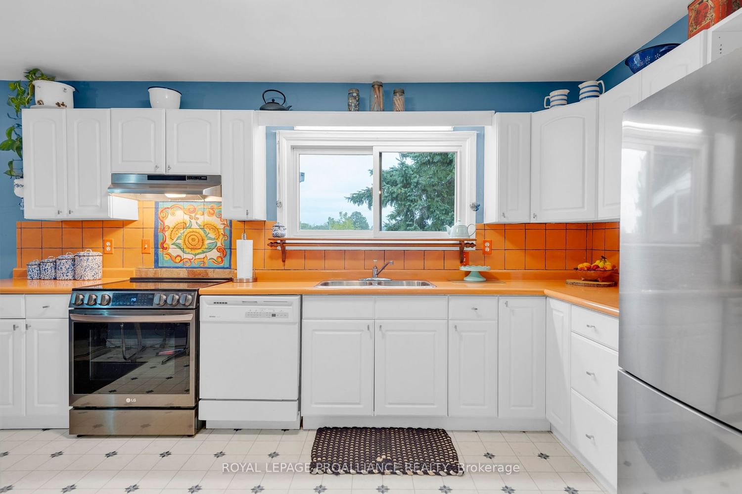 Listing Image 12