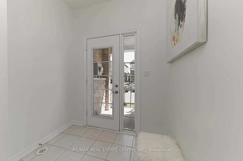 137 Borers Creek Circ, Hamilton, L8B 1W3 | Image 2