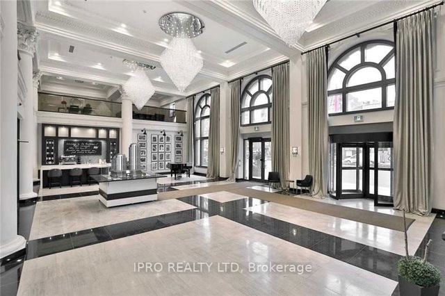 305 - 112 King Street