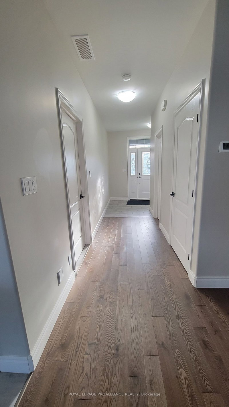 108 Ledgerock Crt, Quinte West, K8R 0A6 | Image 3