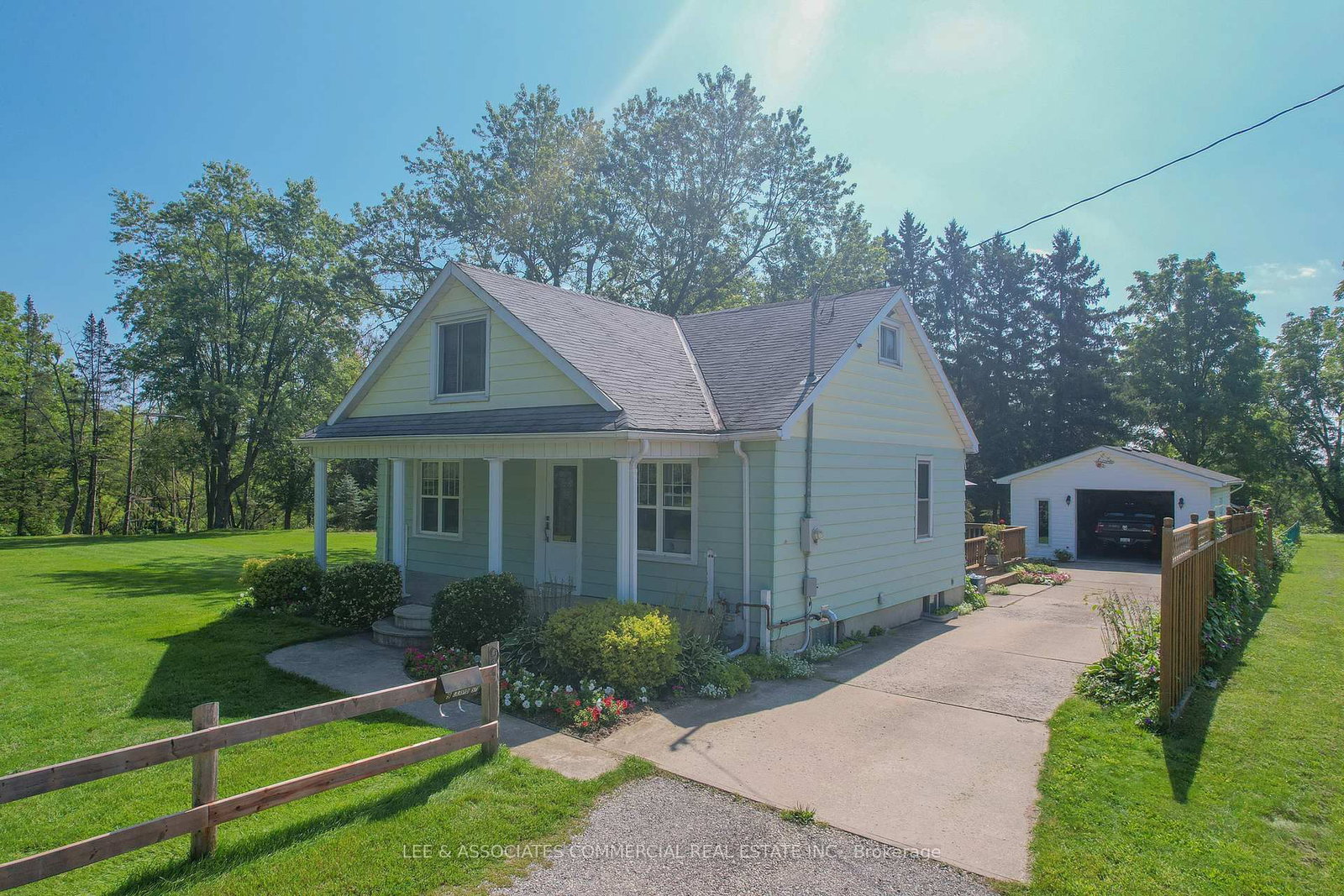 Listing Image 4