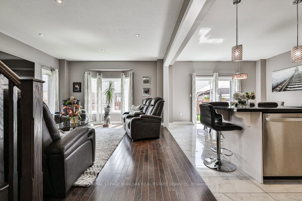 Listing Image 10