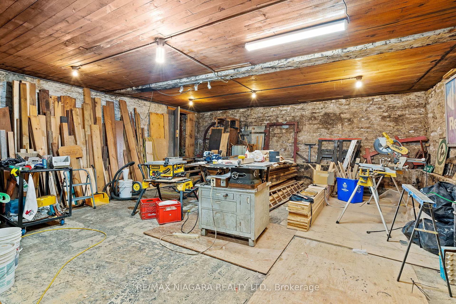 Listing Image 17