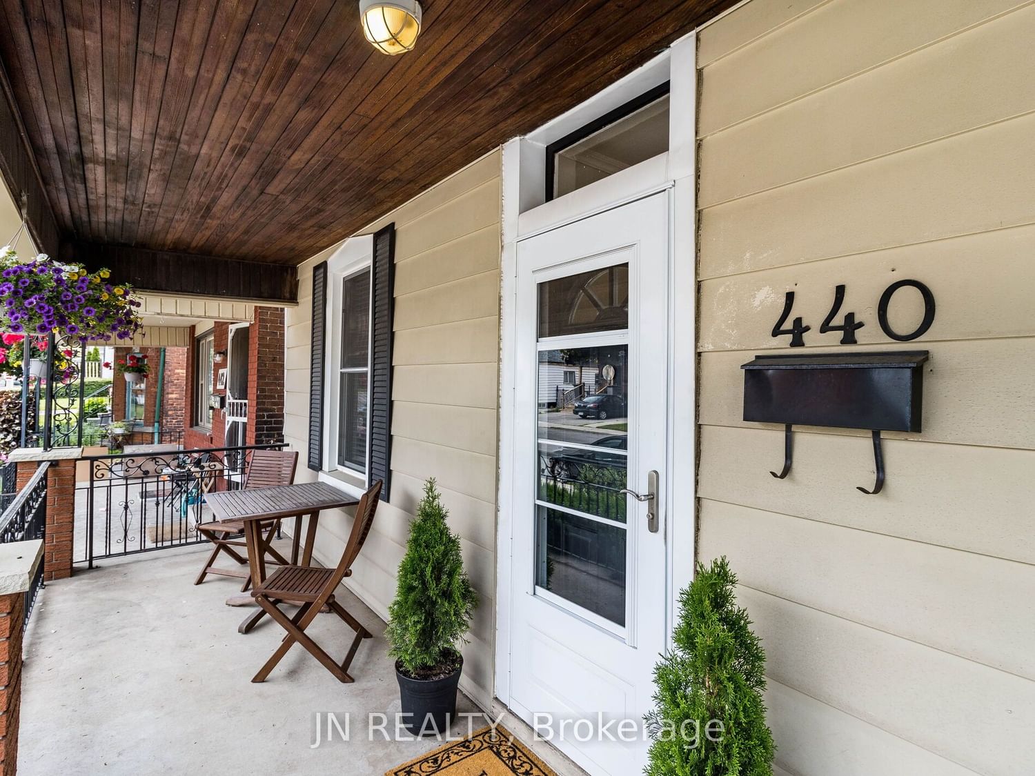 Listing Image 4