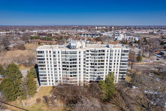 1109 - 81 Scott Street