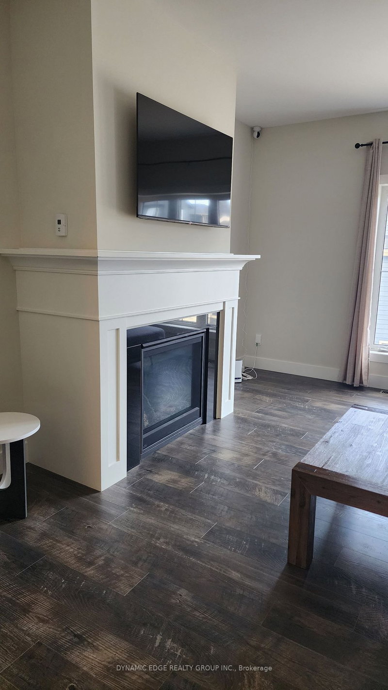 163 Courtland St, Blue Mountains, L9Y 5L7 | Image 3