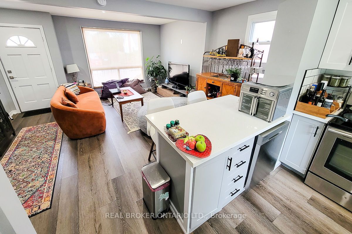 Listing Image 10