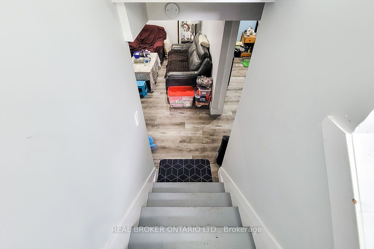 Listing Image 17