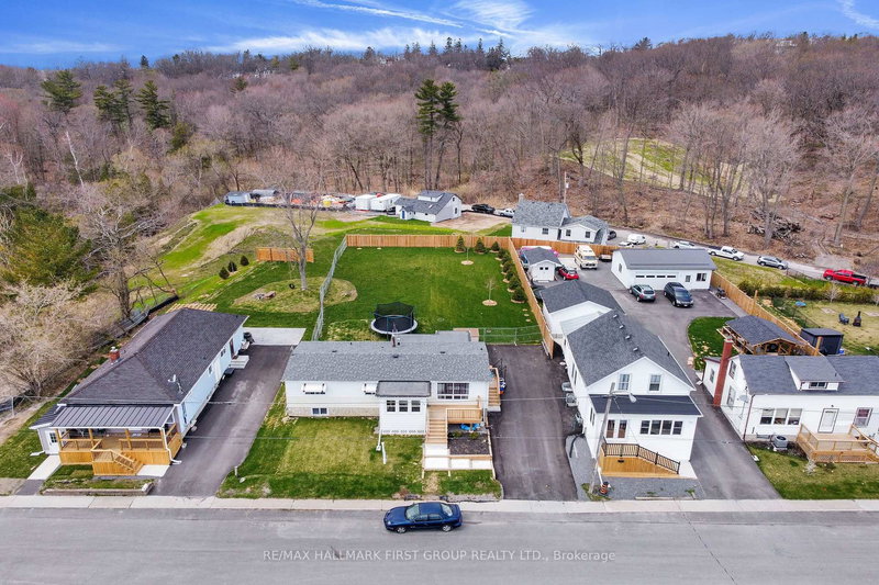 64 Alexander St, Port Hope, L1A 1B3 | Image 3