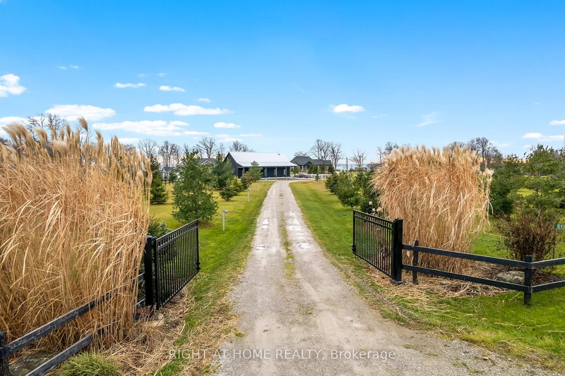 515 Sandy Bay Rd, Haldimand, N1A 2W6 | Image 2