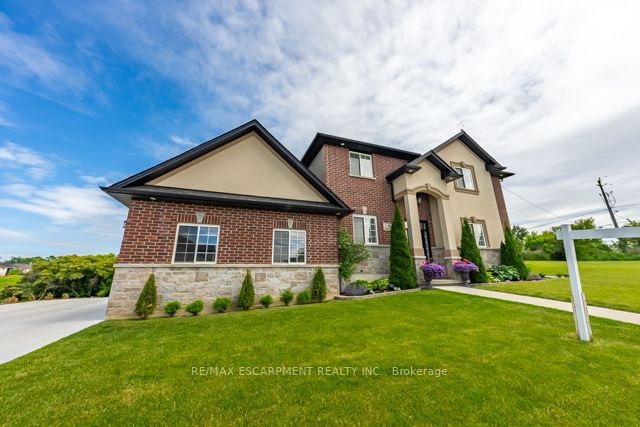 8 Hampton Brook Way