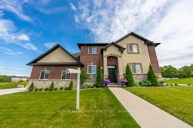 8 Hampton Brook Way