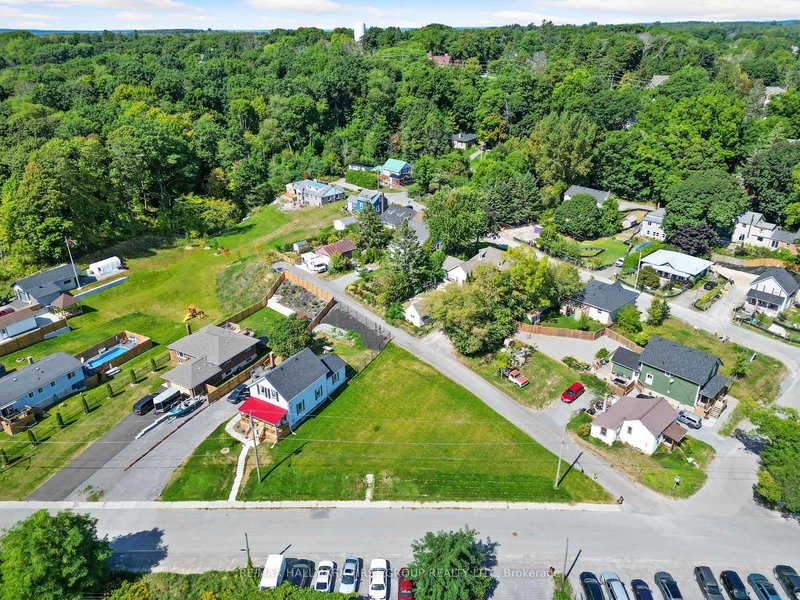 14 Alexander St, Port Hope, L1A 1B2 | Image 2