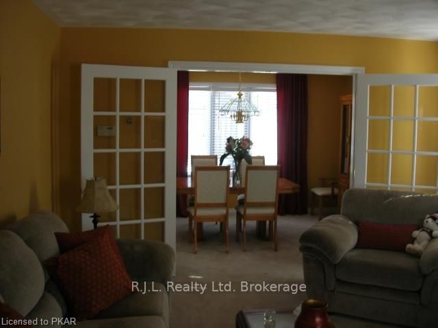 1530 Scollard Cres, Peterborough, K9H 7L1 | Image 2