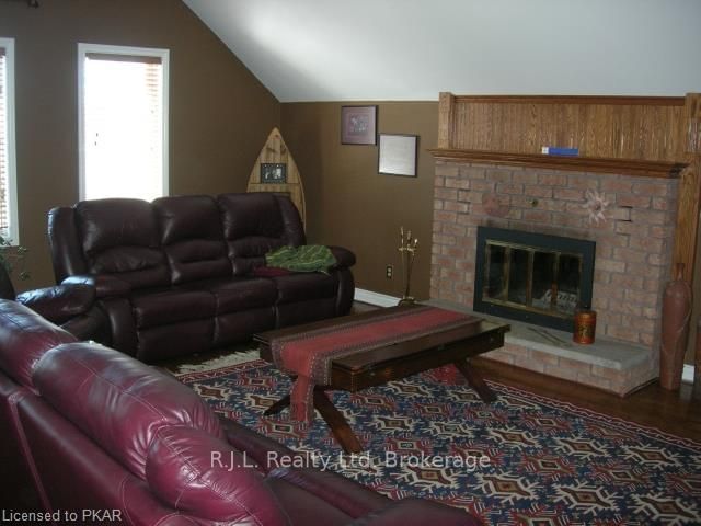 1530 Scollard Cres, Peterborough, K9H 7L1 | Image 3