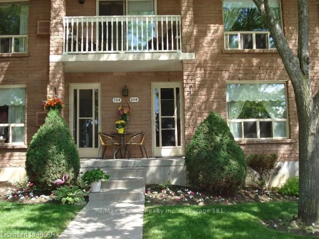 204 - 1110 Clonsilla Ave, Peterborough, K9J 5X5 | Image 2