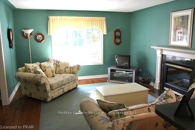 Listing Image 8