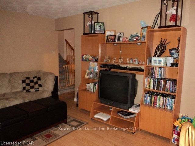Listing Image 6