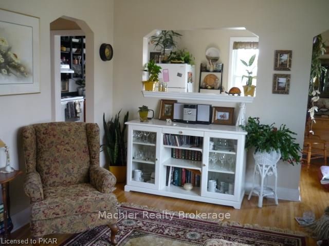Listing Image 6