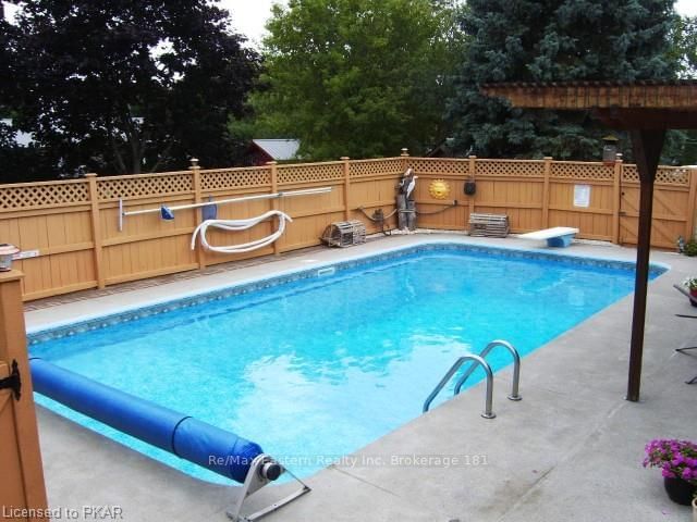 Listing Image 6